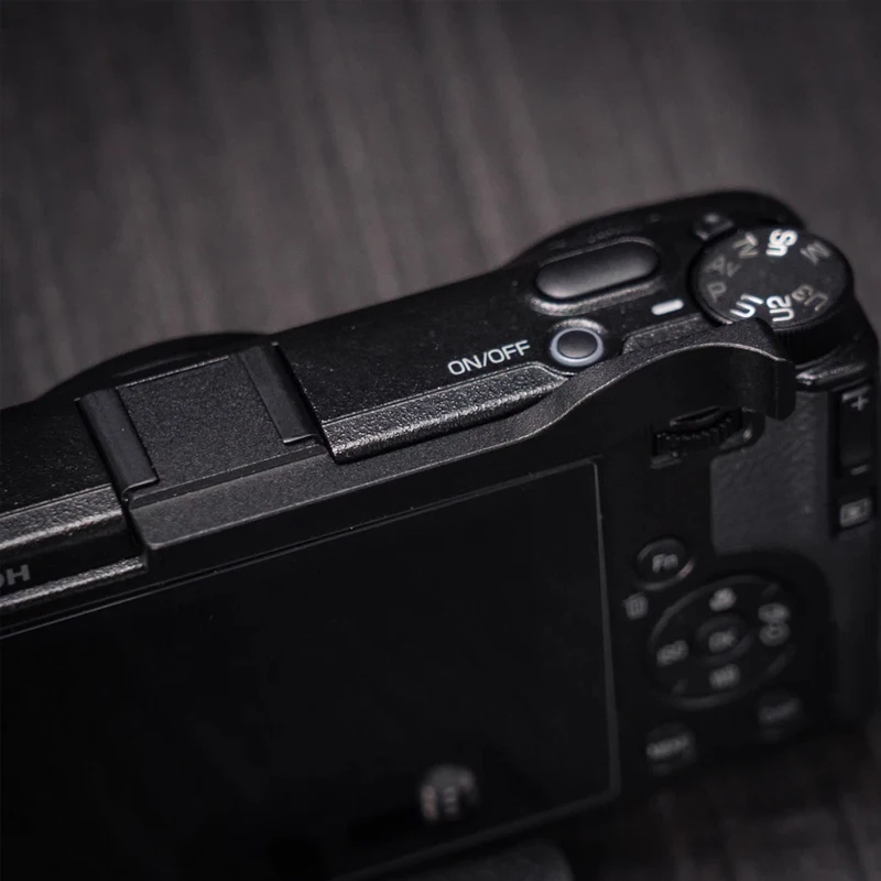 

YUWOOD Hot Shoe Thumb Up Grip Camera Support Aluminum Handle Grip for Ricoh GR4