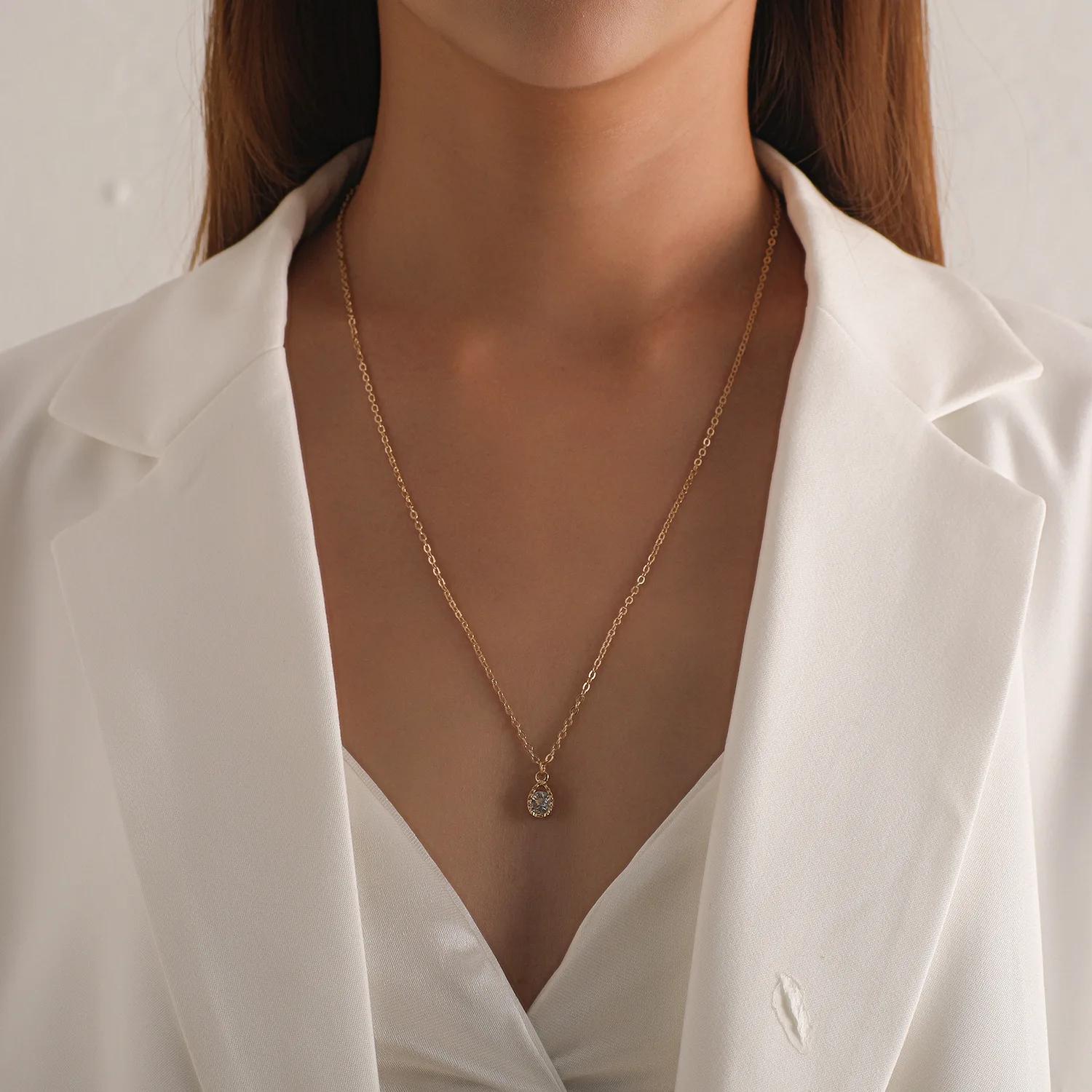 

Fashion geometric water drop shape pendant necklace female, temperament simple chain water crystal necklace