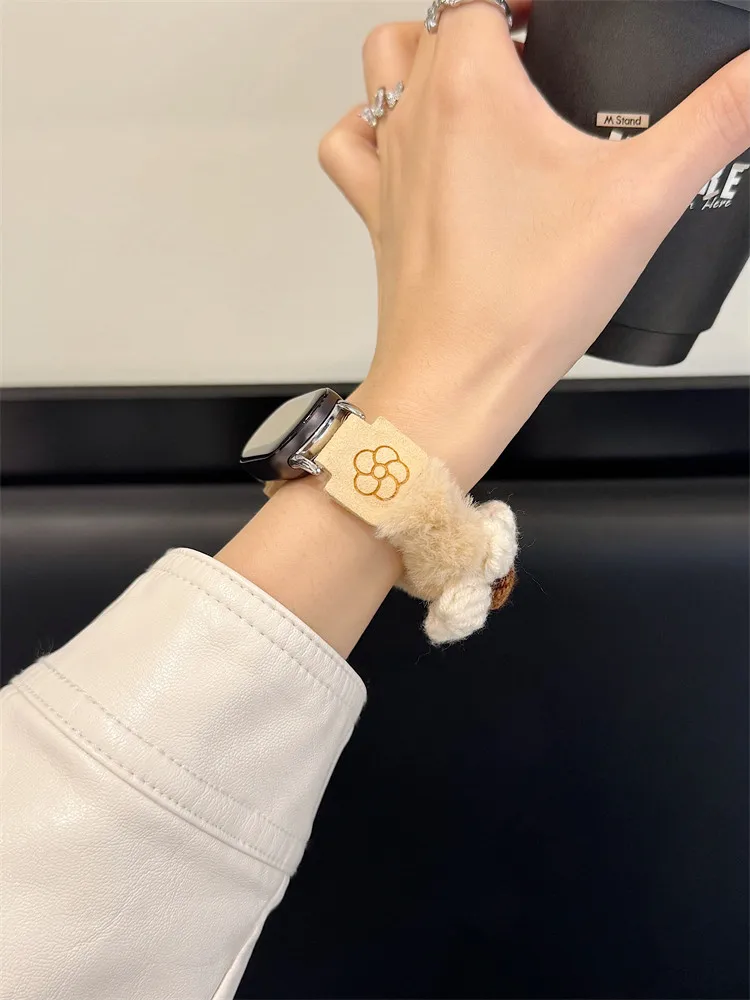 

Suitable for autumn and winter flower plush watch straps Xiaomi Band 8Pro/9Pro，For Mi band 3/4/5/6/7，8/8NFC/9/9NFC/10/10NFC，For