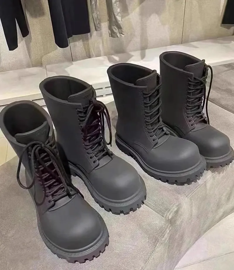 Black Thick Matte Leather Big Round Toe Mid Boots Cross-tie Lace-up Unisex Botas Thick Sole Men High Top Outdoor Chelsea Boots
