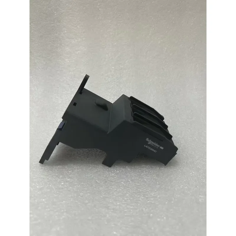 LA7D3064 LA7D3064C Adapter terminal block, TeSys LRD, for separate mounting of LR2D3… LR3D3…