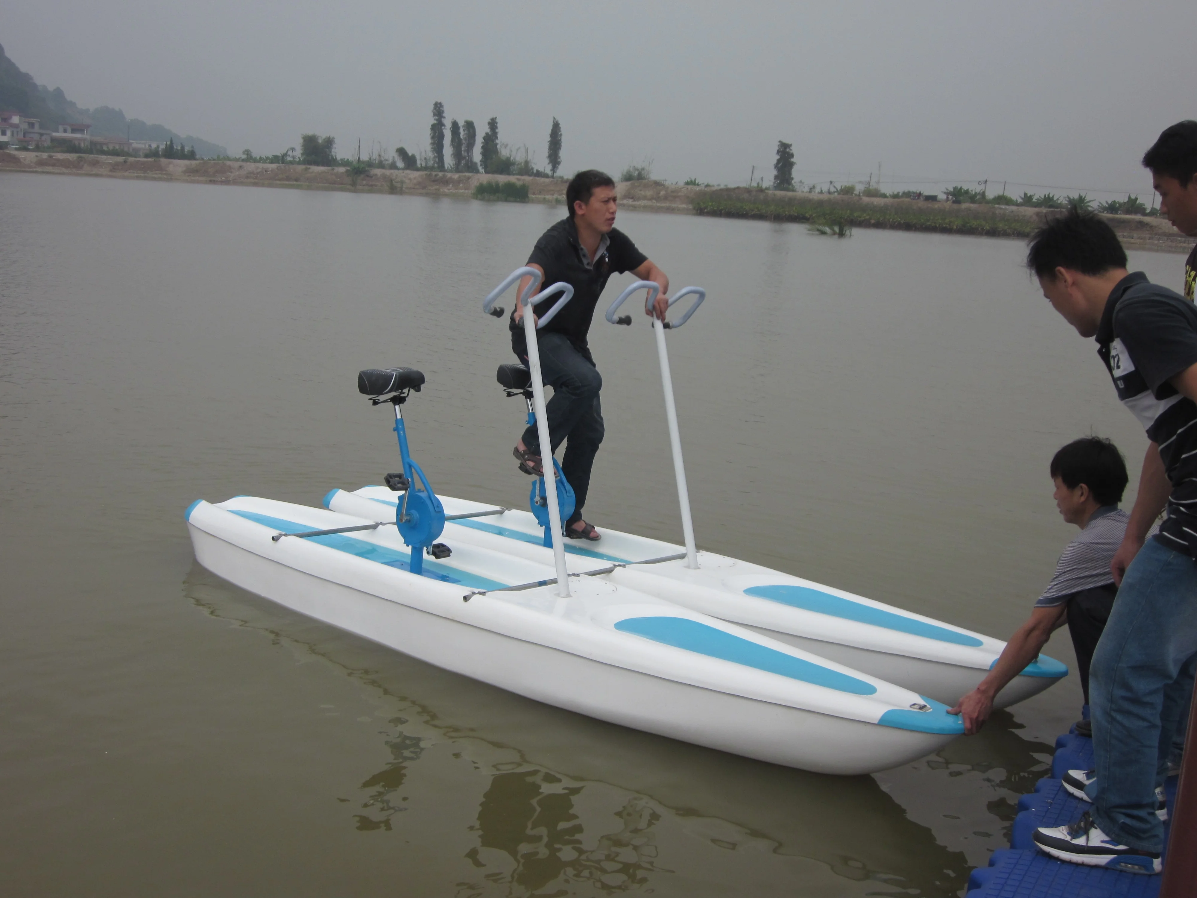 2024 Water Bike Double Person Plastic Water Bike for Sea Aqua Park Used Water Bike Manufacturers Outdoor Equipment