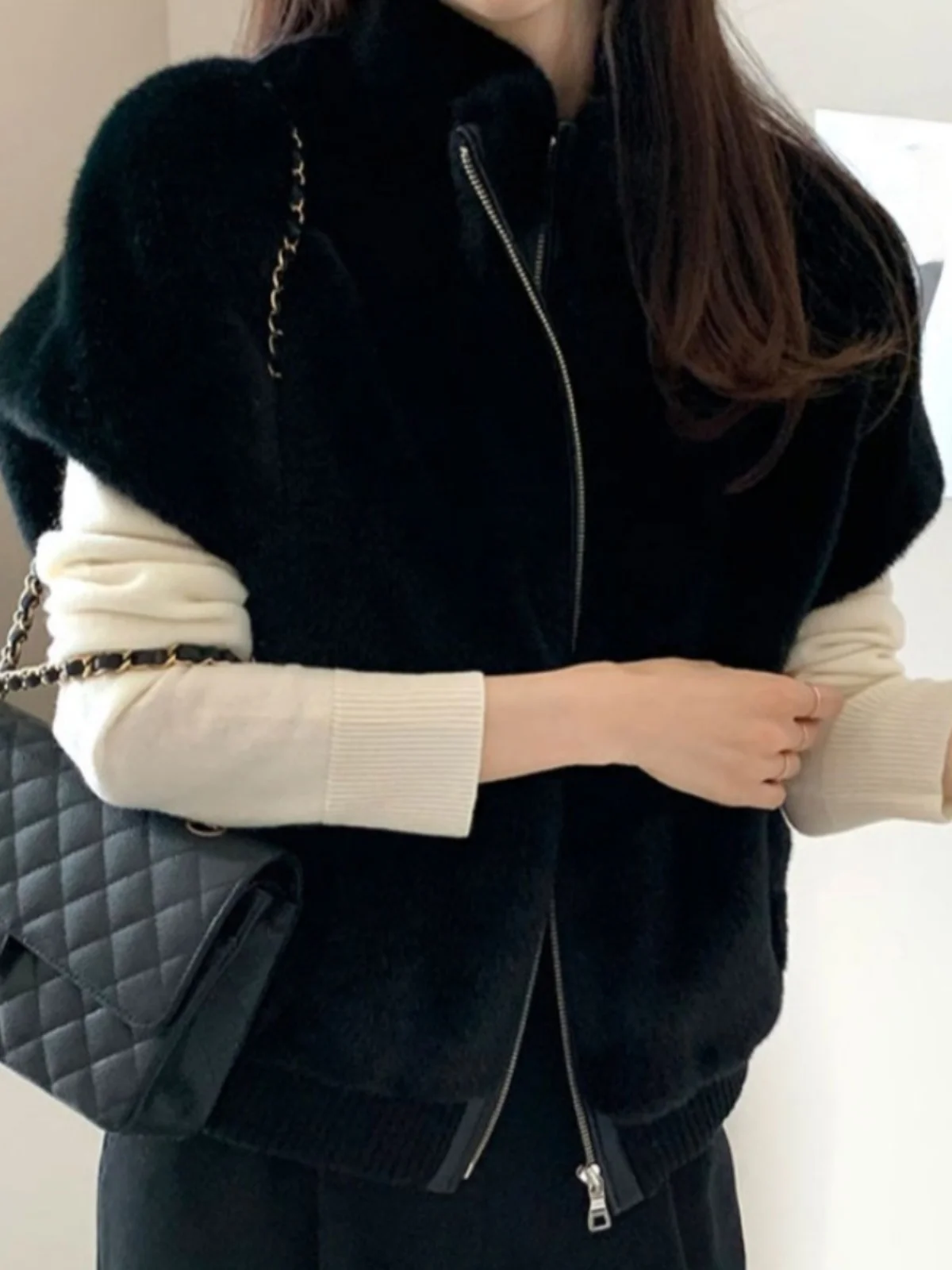 Winter Women's Fashion High-End Fake  Fur Vest Zipper Short Coat Korean Version Warmth Trendy  Color Commute Style