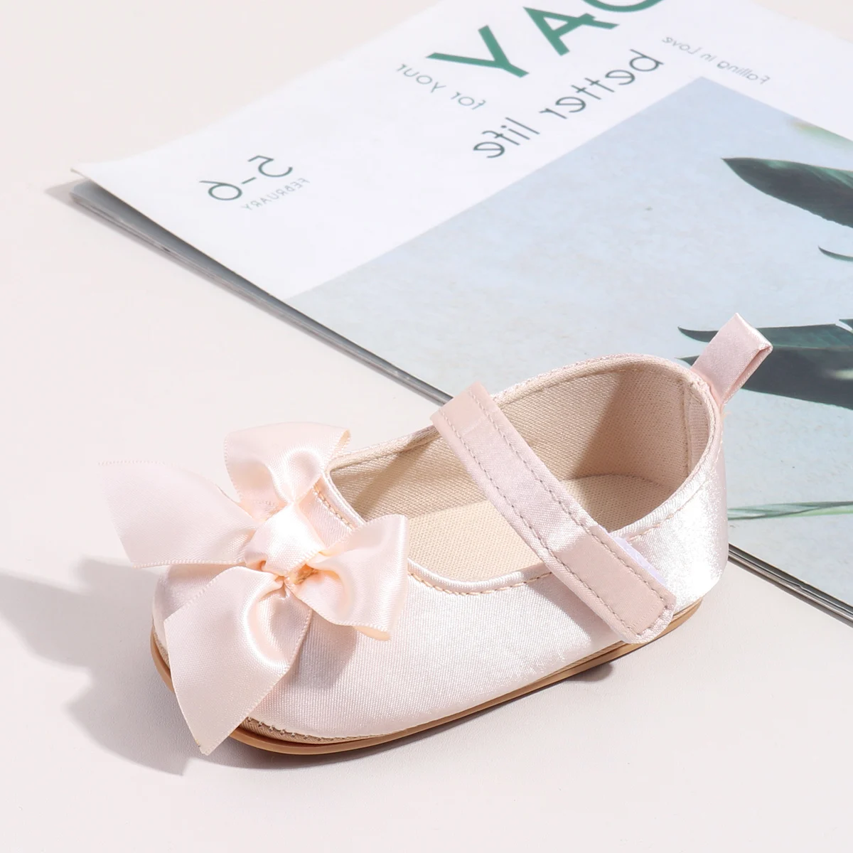 2025 primavera y otoño nuevo estilo zapatos de aprendizaje de princesa para bebés-zapatos de tela cómodos y versátiles con lazo para niños pequeños