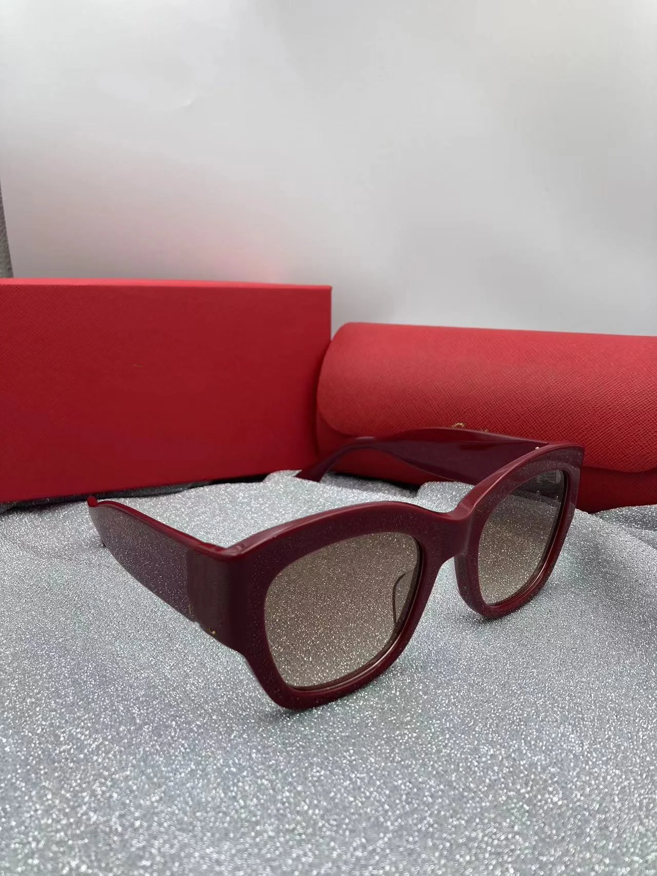 

Top Quality ACART CT0304 Luxury Elegant Women's Magenta Red Sunglasses