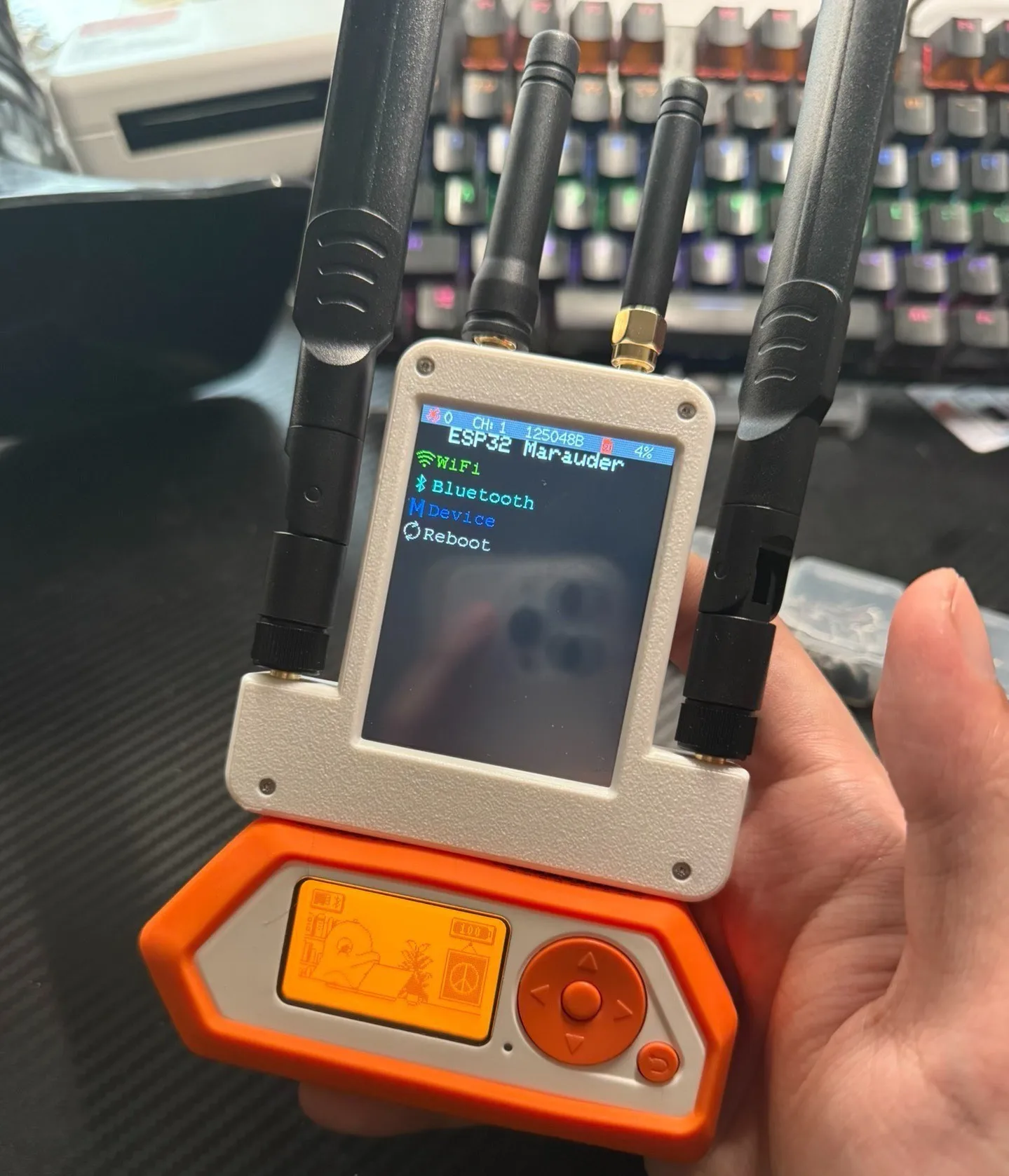 وحدة متعددة الوظائف مع شاشة 2.8 بوصة، WiFi، 433M RF، GPS – V2 نسخة مطورة لـ Flipper Zero