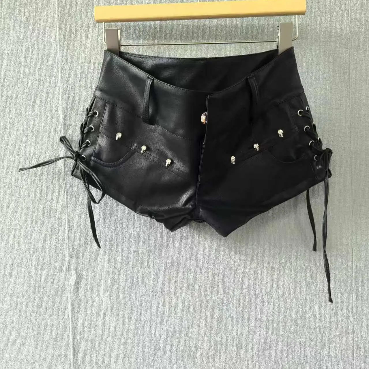 Retro Tight Low Waist Black PU Leather Shorts Women's Autumn and Winter Straps Design Sense Slim Hot Pants