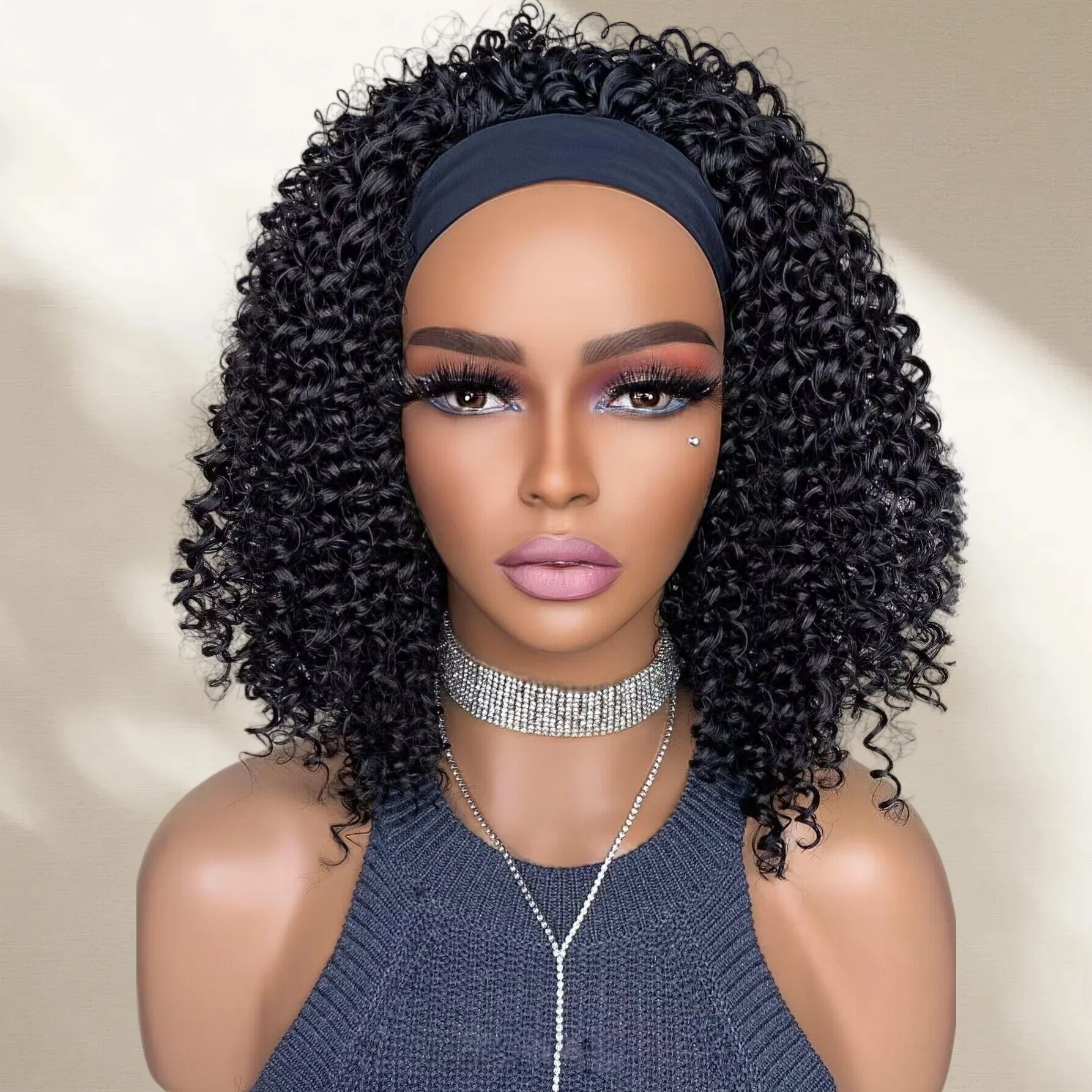 

Короткая повязка на голову, синтетические натуральные кудрявые черные парики для чернокожих женщин, повседневное использование для вечеринок, термостойкие искусственные волосы ﻿