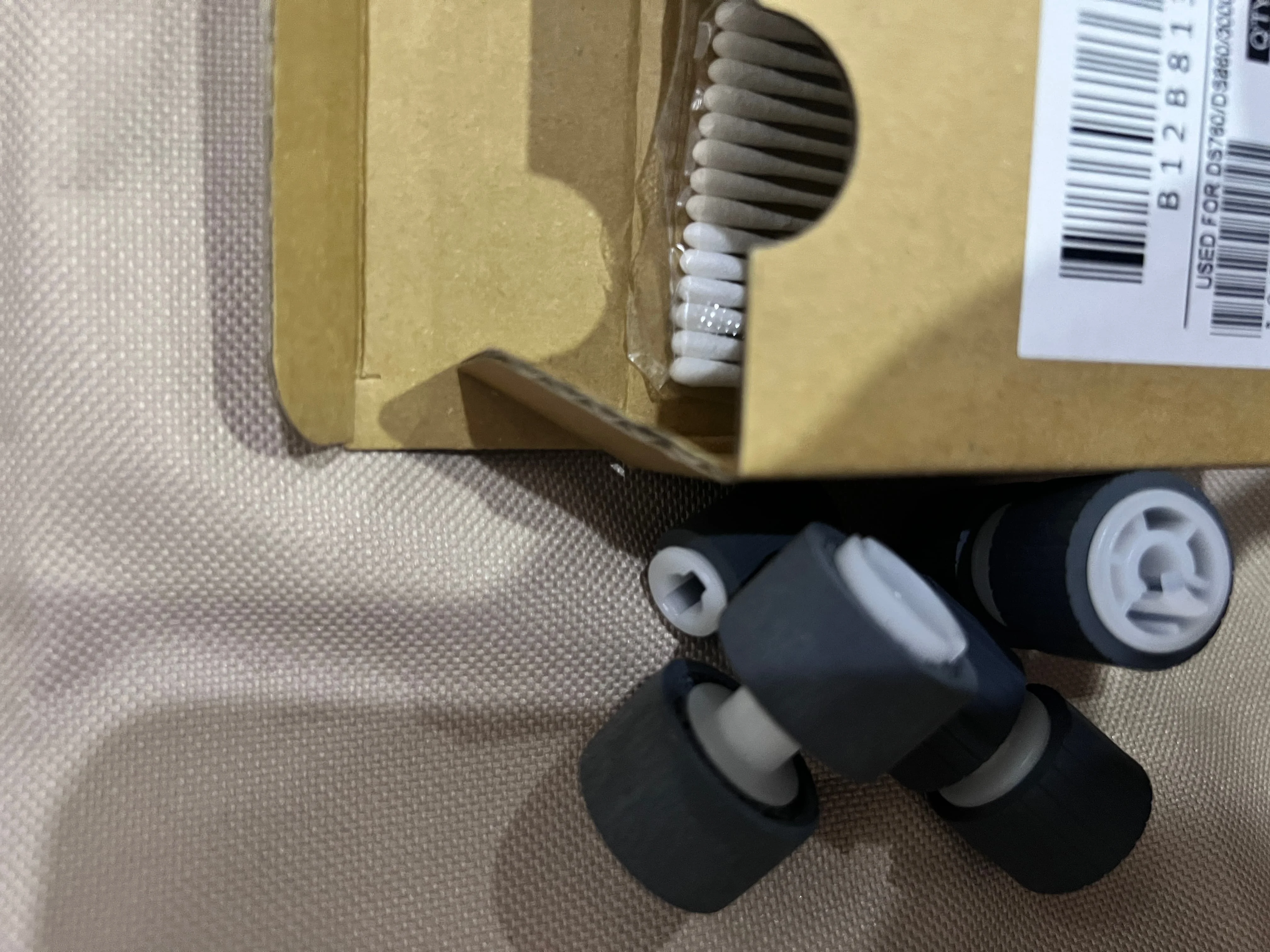 1X B12B813581 Rolle… - image