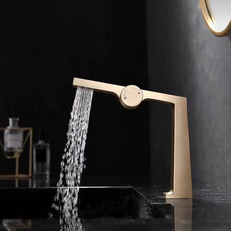 Luxury brass rose gold bathroom faucet with simple design, one hole single handle cold and hot dual control basin Tap