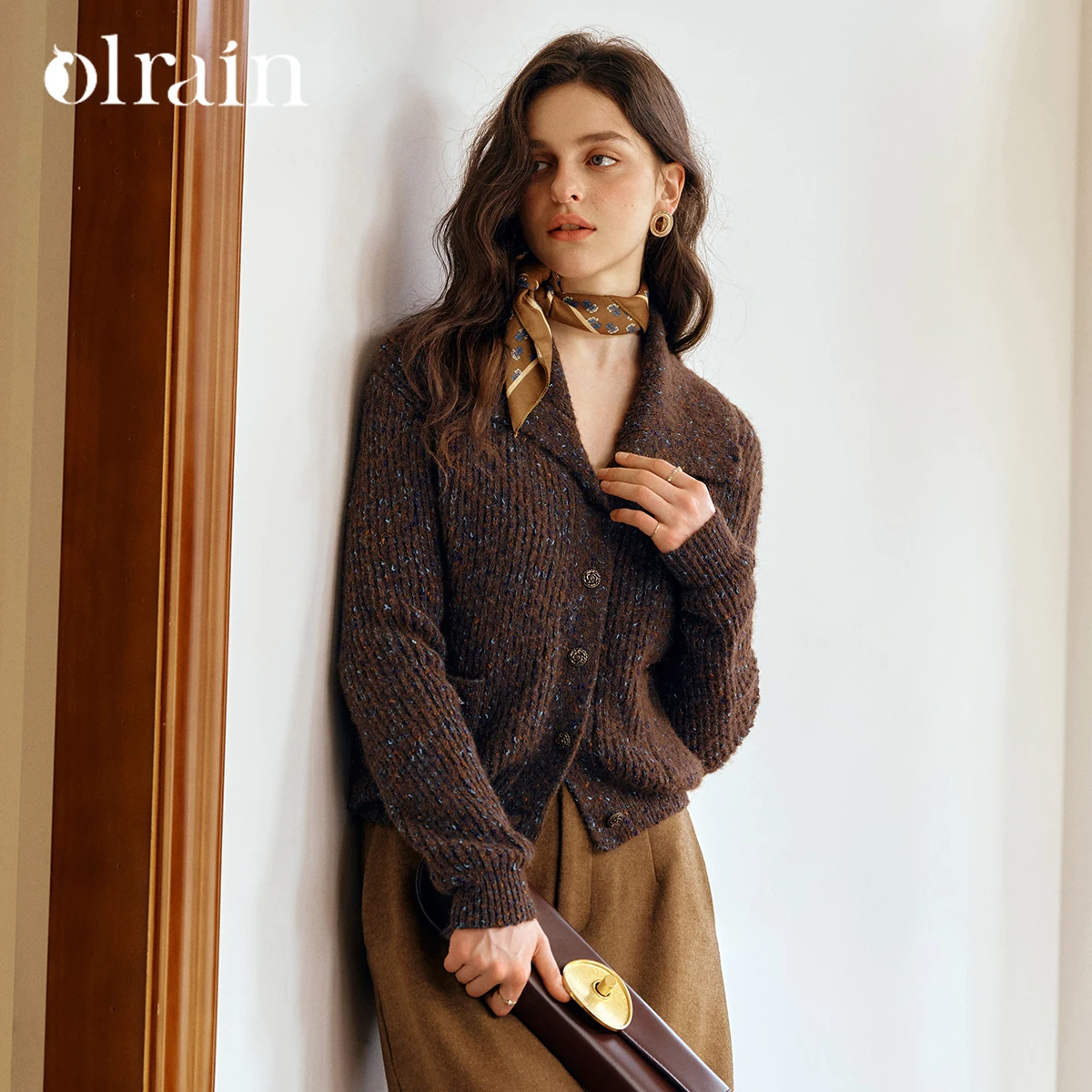 

OLrain Women's French Style Sweater 2025 Autumn Single Buttoms Breasted Turn-down Collar Jumper Soft Casual Knitwear O57QM96525