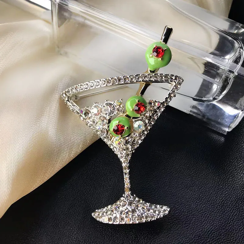 Fashion Cute Summer Juice Cup funny Luxury Brooch For Women, Designer Shiny Cup Pins For Backpack Clothing Decorative Jewelry