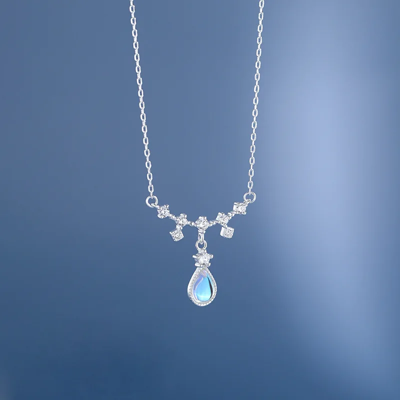 

Moonstone Sparkling Tears Diamonds Necklace for Women Beauty Temperament Water Drop Pendant Clavicle Chain to Party & Daily Wear
