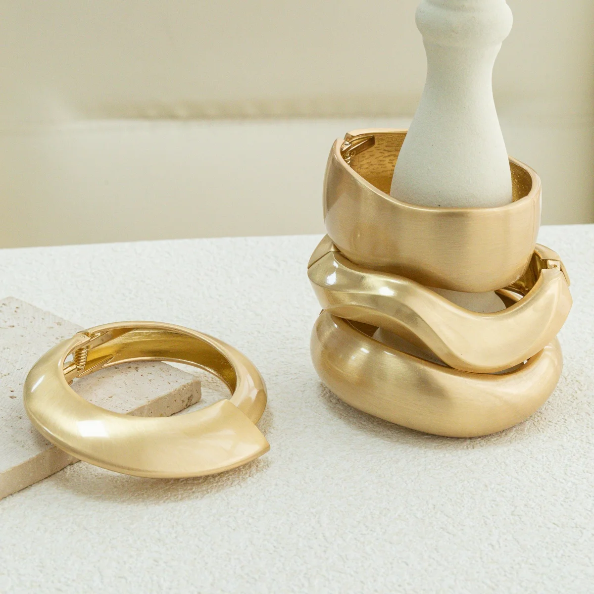 فاسق الهيب هوب ماتي المعادن واسعة الكفة أساور خمر الذهب اللون هندسية الصيف أساور للنساء الرجال سوار مجوهرات #2