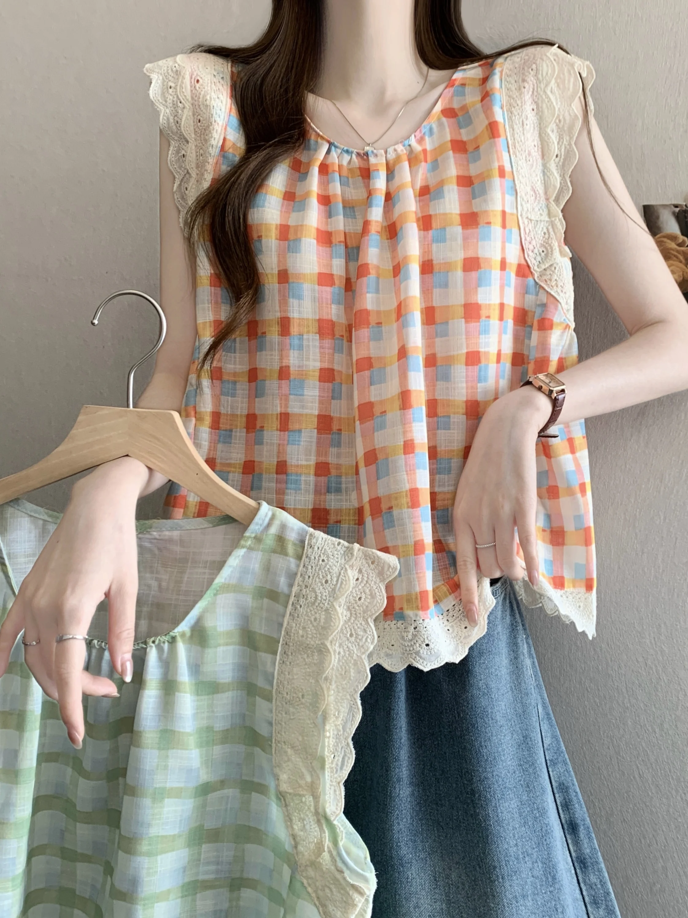 

Summer 2026 Plaid Ruffle Sleeveless Shirt Women's Commute Design Sense Style Korean Loose Fit Breathable round Neck Top