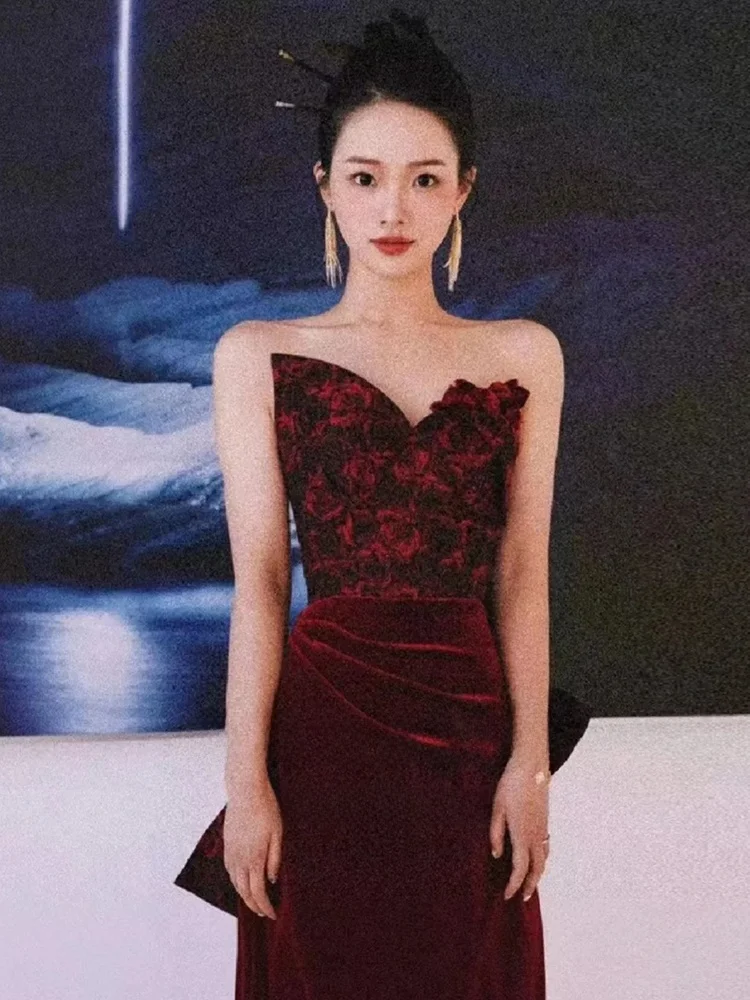 

Новое винтажное свадебное платье-русалка с красными розами 2025 года, модное вечернее платье без бретелек для помолвки