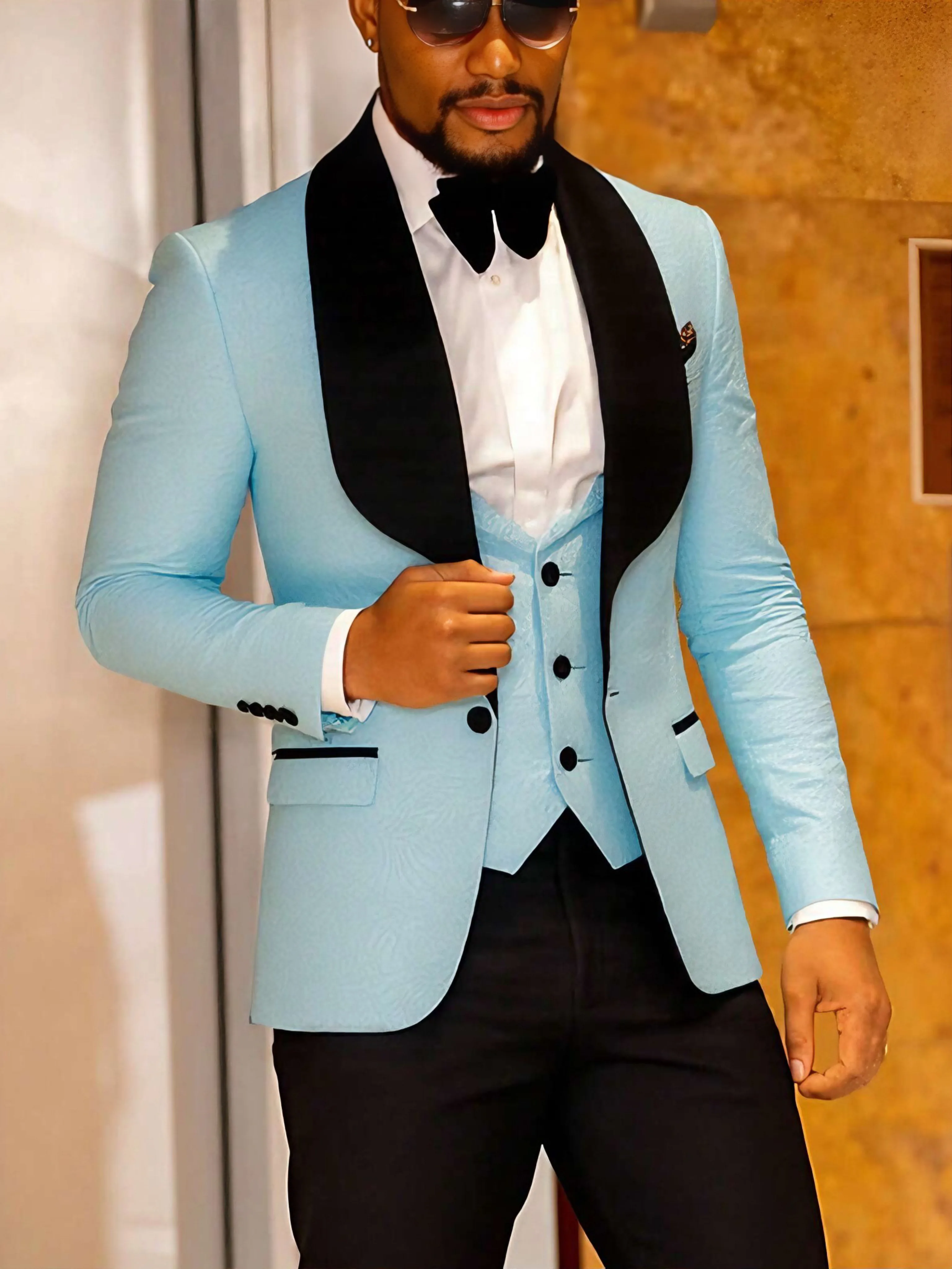 

Men's three-piece floral jacquard slim-fitting suit set, including paisley pattern suit jacket, vest, and pants, suitable for ba