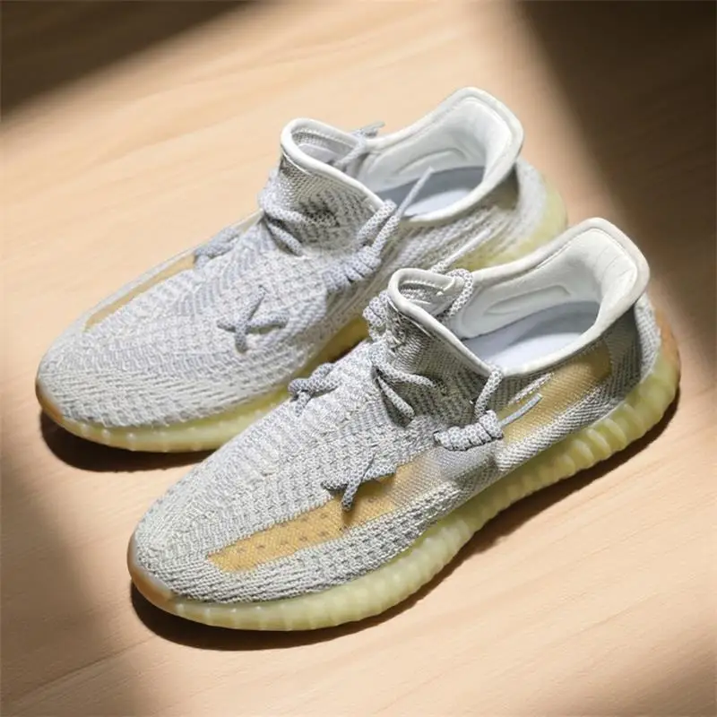 

FallLightweight breathable running shoes, knitted material, burden-free running