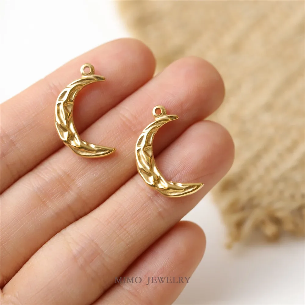 

Titanium Steel Gilded Personalized Double-sided Pleated Moon Pendant with European and American Style Necklace DIY Accessories