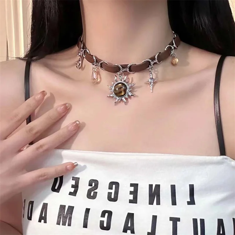 Vintage Star Moon Sun Pendant Necklace For Women Lady Elegant Round Amber Natural Stone Sunflower Leather Necklace Party Jewelry
