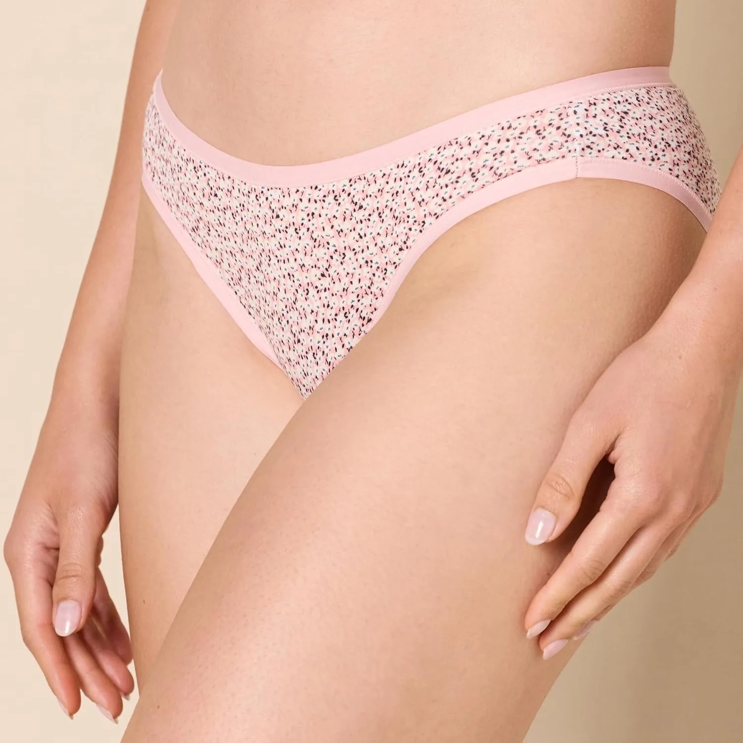 ملابس داخلية قصيرة بيكيني قطنية للسيدات من أمازون إسينشالز (متوفرة بمقاسات كبيرة)، متعددة
