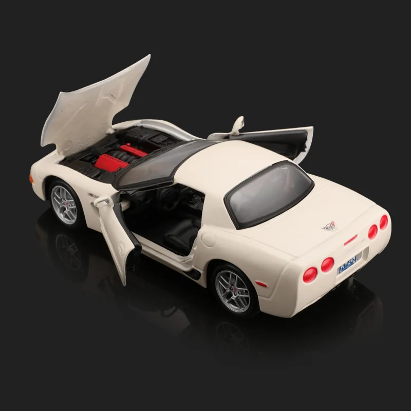 New Product Maisto 1:24 Chevrolet Corvette Z06 Alloy Miniature Diecast Model Chevrolet Sports Toys Car Model Ornaments Kid Gift