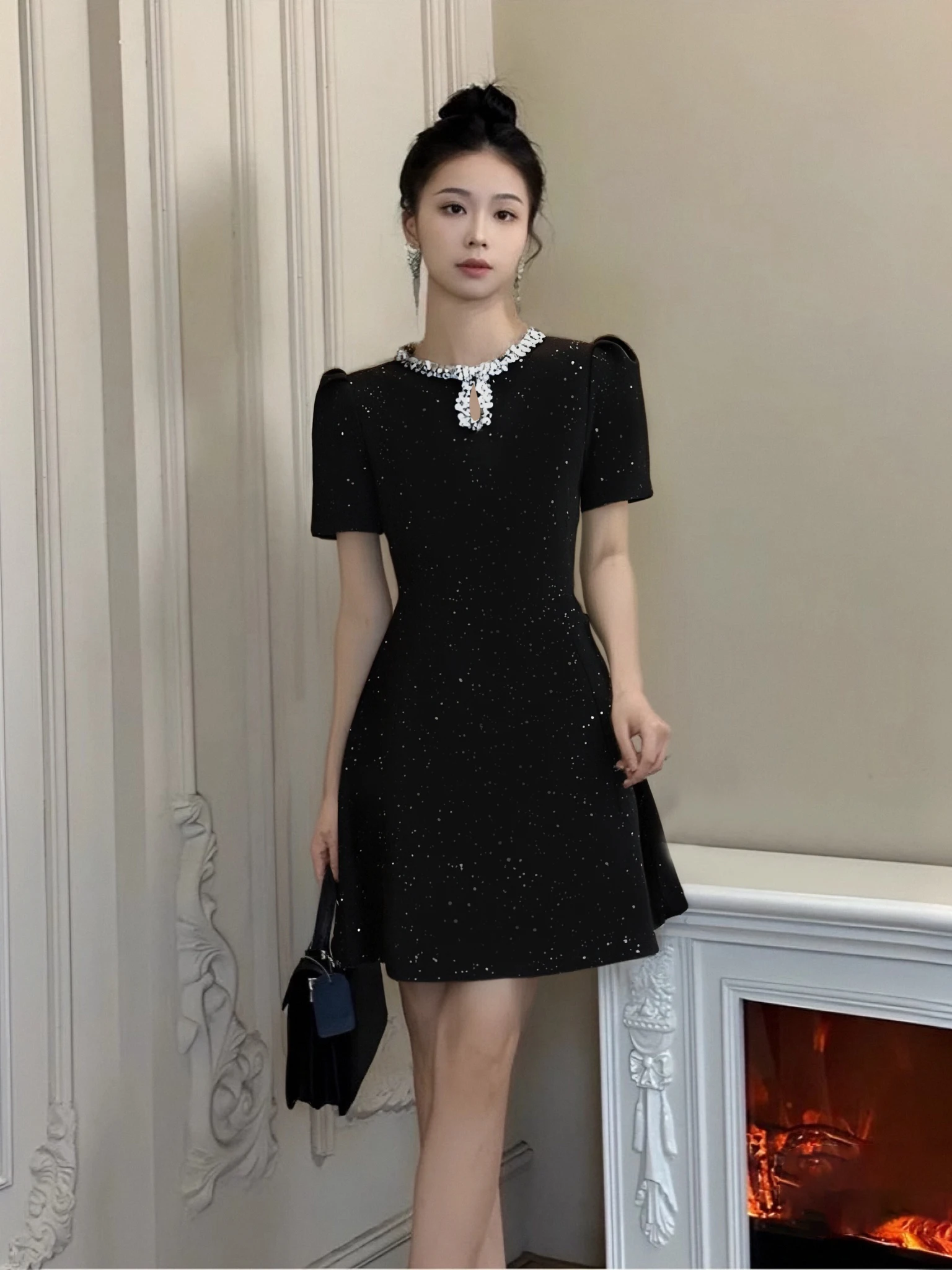 Vestido Longo de Verão com Design Emagrecedor, Cintura Alta, Estilo Hepburn, em Fibra de Poliéster, Modelo Evasê, com Gola Redonda.