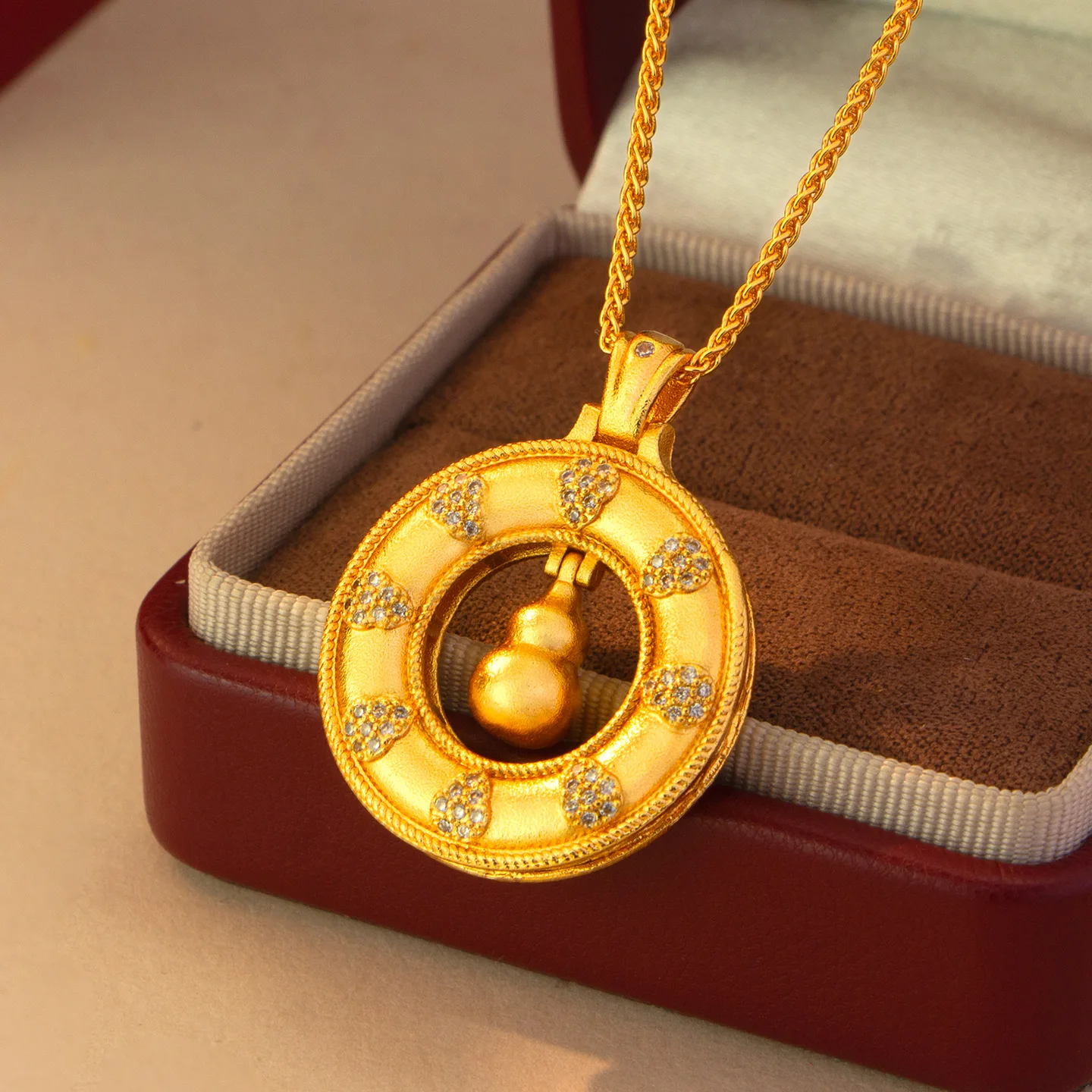 

Роскошное женское ожерелье из чистого золота 9999 пробы 24 карата с подвеской в виде тыквы, инкрустированное бриллиантами