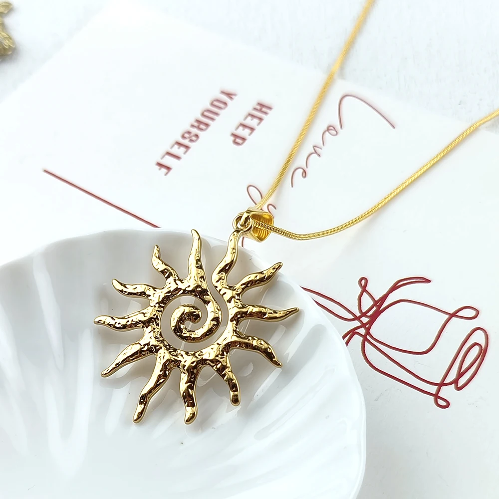Neue beliebte Edelstahl-Sonnen-Tropfen-Halskette und Creolen für Damen – anlaufbeständiges Charm-Schmuckset als Geschenk