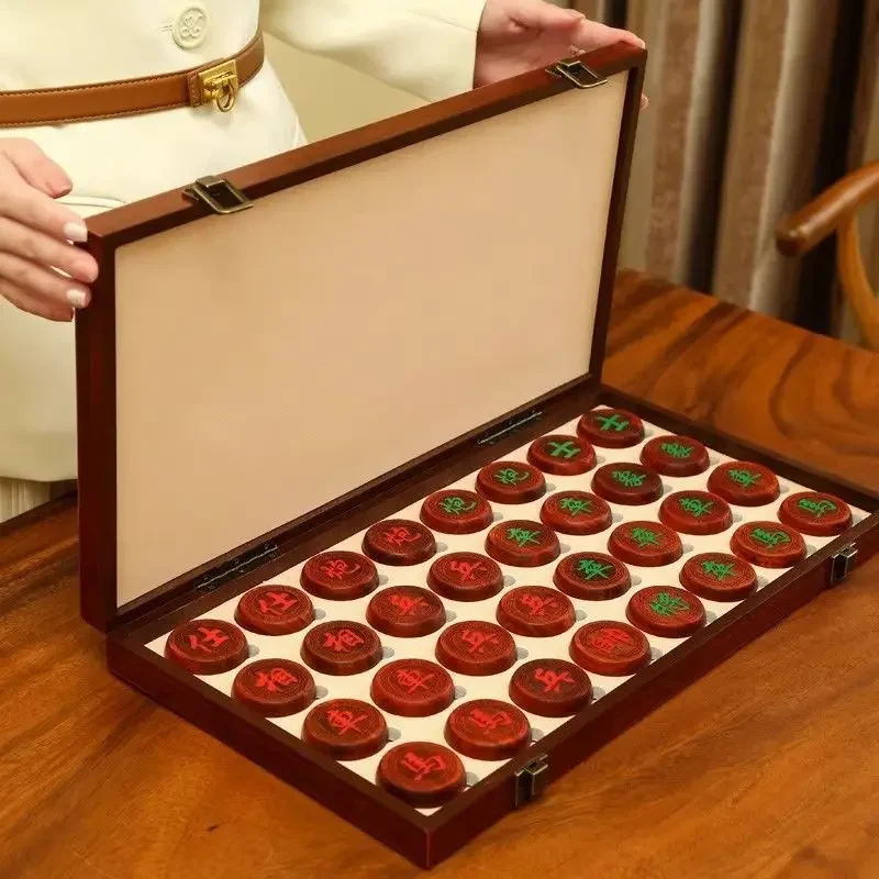 중국어 프리미엄 선물 체스 세트 디럭스 접이식 체스 디스크 휴대용 레드우드 체스맨 최고 품질의 엔터테인먼트 수집품