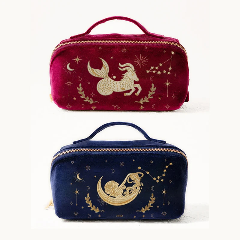 

Женская бархатная косметичка глубокого синего и винно-красного цвета с узором «Созвездия» для хранения косметических средств
