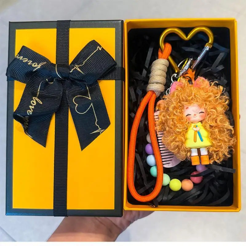 Cartoon-Schlüsselanhänger mit flauschigem Haar und coolem Mädchen-Motiv – Schlüsselanhänger aus der Milchtee-Serie, Taschenaccessoires für trendige Mädchen, kreative Geschenke – Detail 8