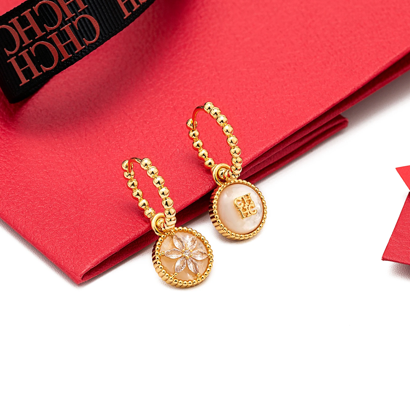 

CHILINCHNENA Roman-style, simple, round stud earrings with a feminine touch, small, exquisite and niche ear accessories