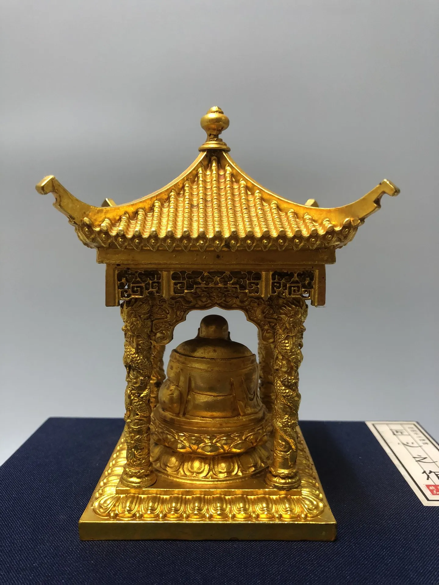 Home Decorations Gilded Pavilions and Buddha Statues are Finely Crafted and Have a Beautiful Appearance