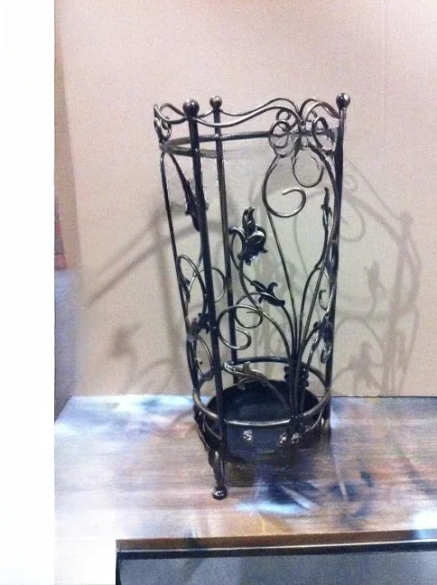 Popular European-style wrought iron umbrella rack storage barrel household hotels, shopping malls and clothing stores universal