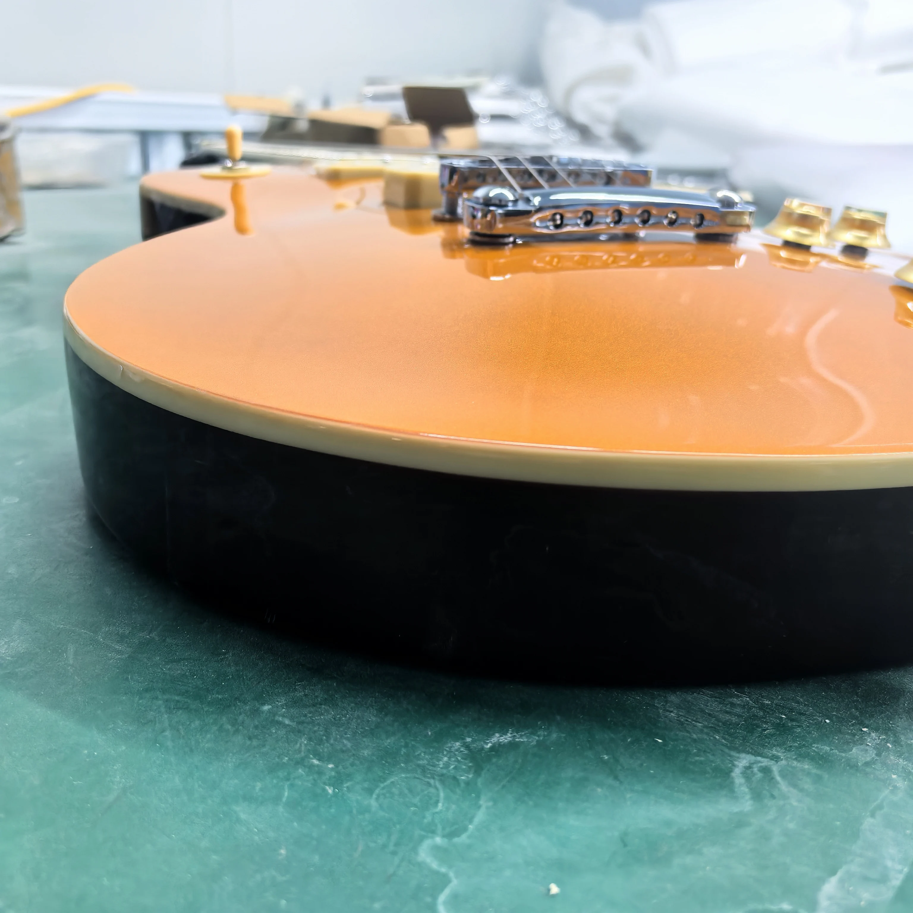 بيع المصنع مباشرة، جيتار كهربائي ذو 22 نغمة من الحور الذهبي مكون من 6 أوتار، متوفر في المخزون، سلك نغمة من الفولاذ المقاوم للصدأ، يمكن تخصيص الألوان