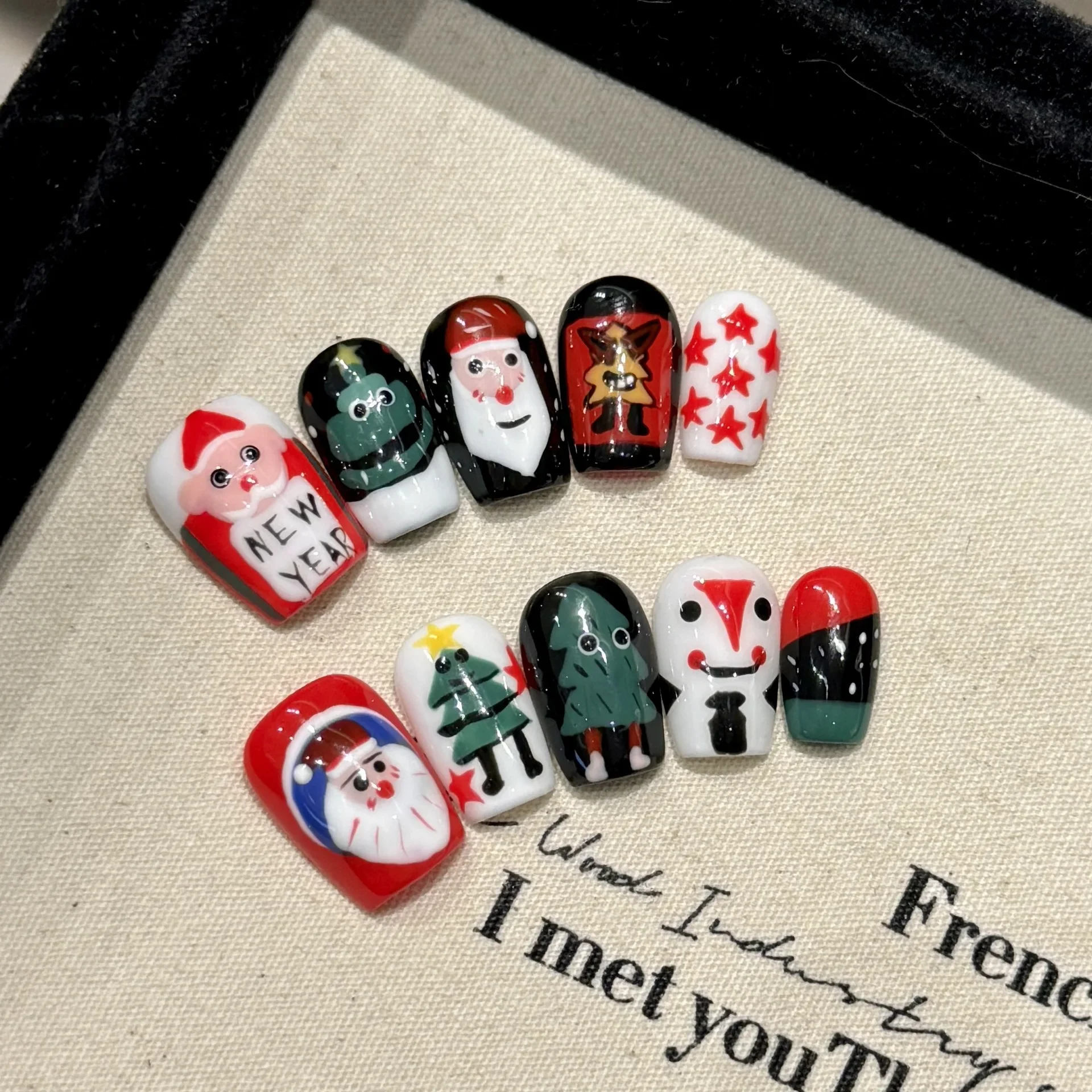 10Pcs Funny Cute Christmas Short Round Press on Nails Handpainted Quirky Pattern Fake Nails with Jellied Gel Full Over Nail Tips