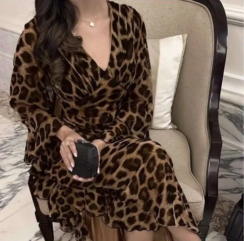 

Elegant and sexy chiffon leopard print V-neck long sleeved ball dress for spring and summer 2025