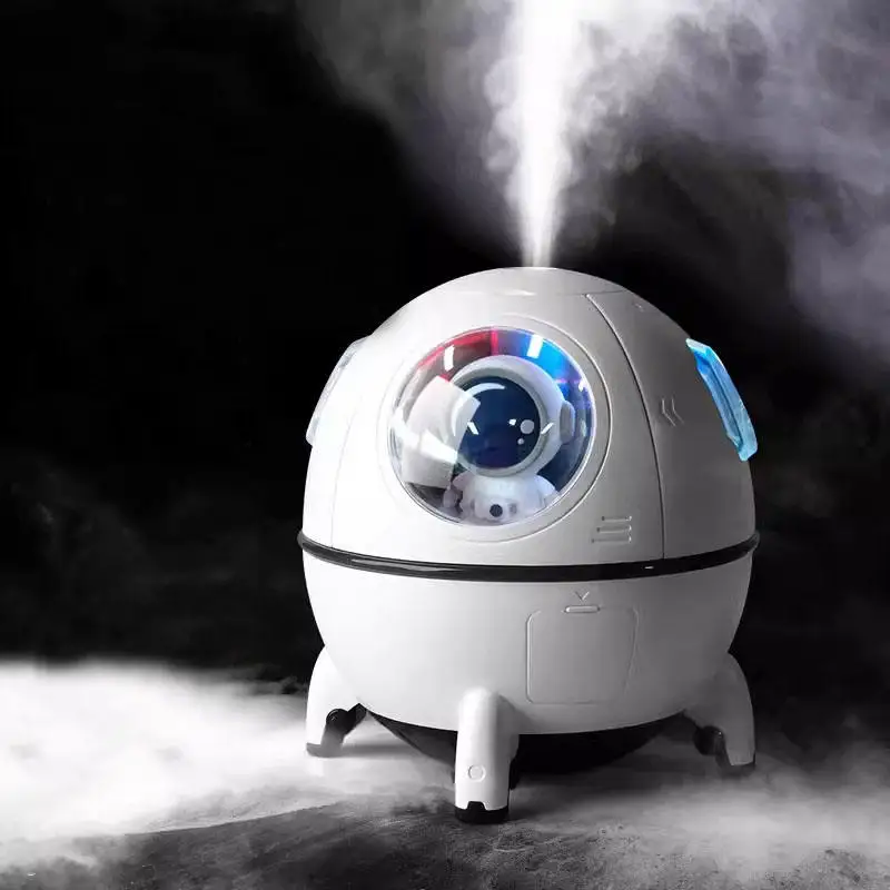 Creative Promotional Gifts Astronaut Spaceship Diffuser Home Essential Oil Humidifier With Dazzle Atmosphere Light