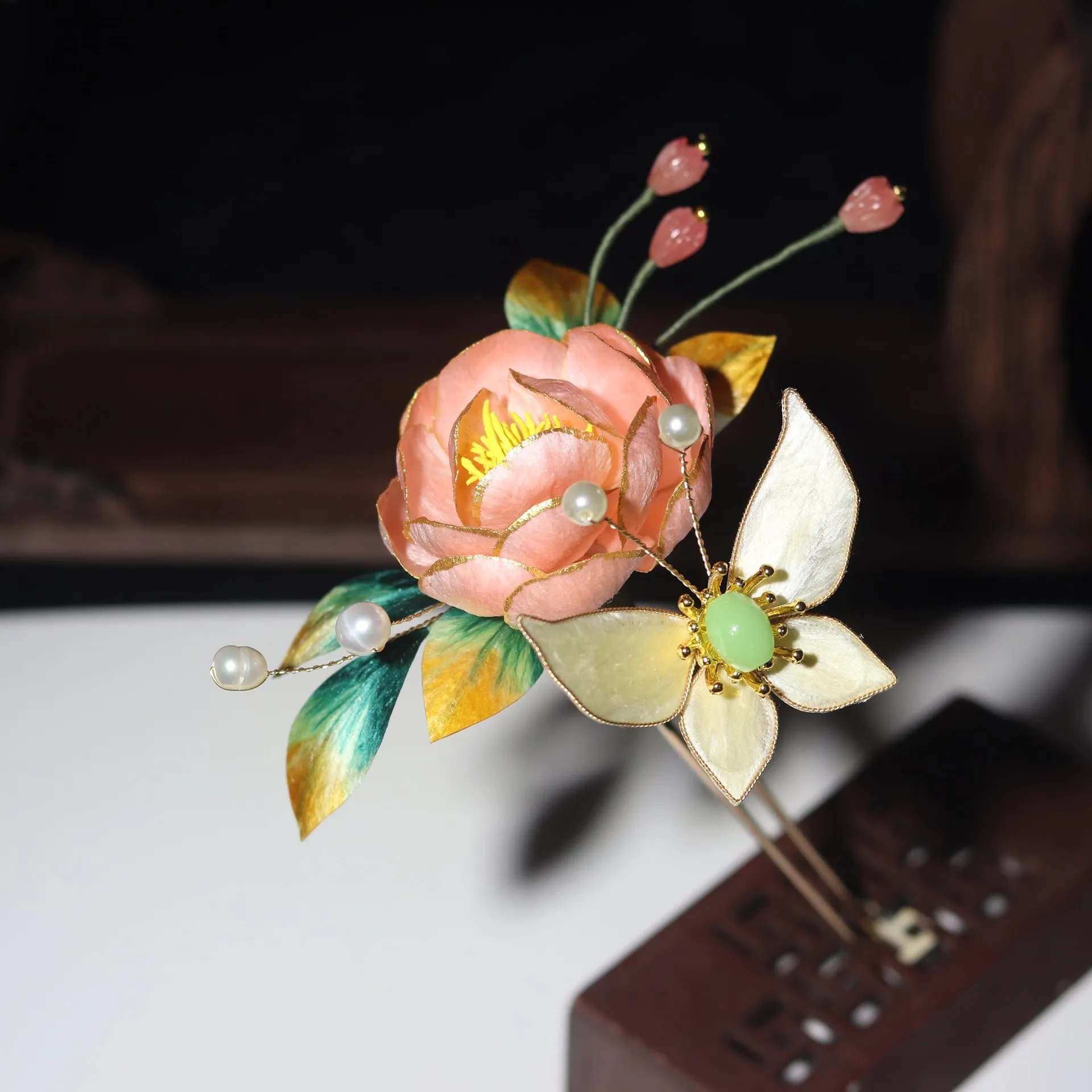 

Hand-pinched Velvet Flower Hair Pink Hairpin, Silk Gradient Pink Peony Hairpin, Imitation Green Butterfly Classical Jewelry