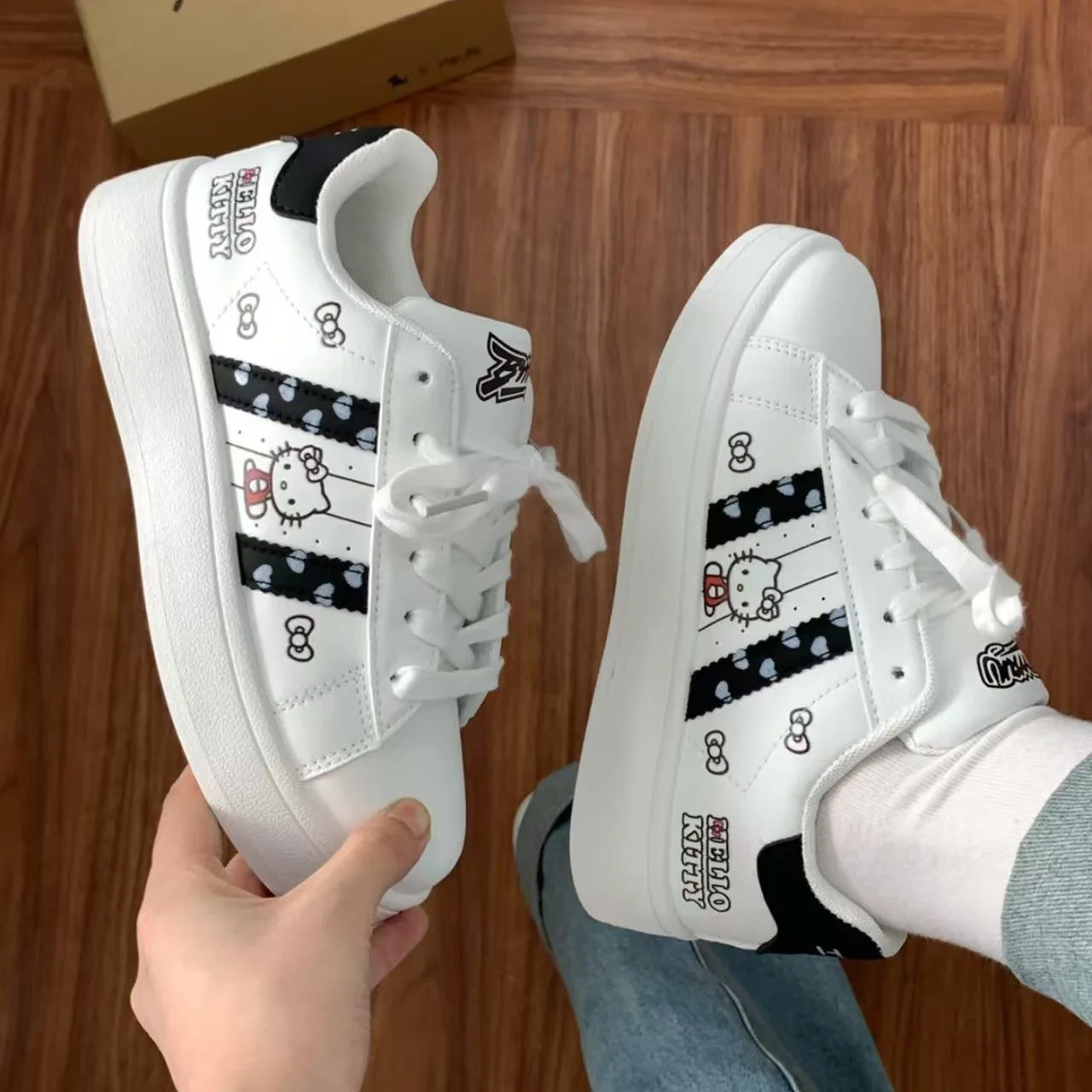 Fashion Hello Kitty Casual Board Shoes Cute Sneakers Girls Cartoon Thick Bottom Shoes Anime Women Kawaii Anti-Slip Sports Shoes view 2