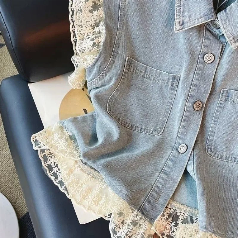 Femmes été nouvelle dentelle Patchwork Denim chemises 2025 nouvelle dame mince sans manches jean hauts quotidien Joker gilet femme Blouse pour les filles