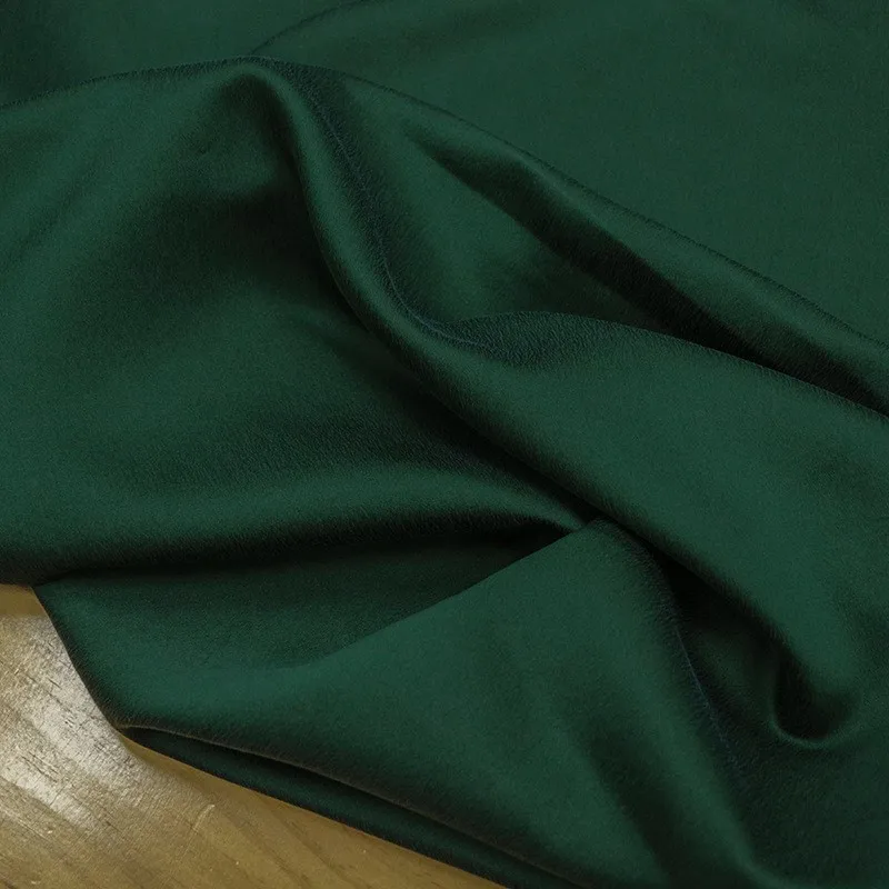Tessuto di garza profumata in raso di seta tinta unita ramiè verde scuro designer di abbigliamento