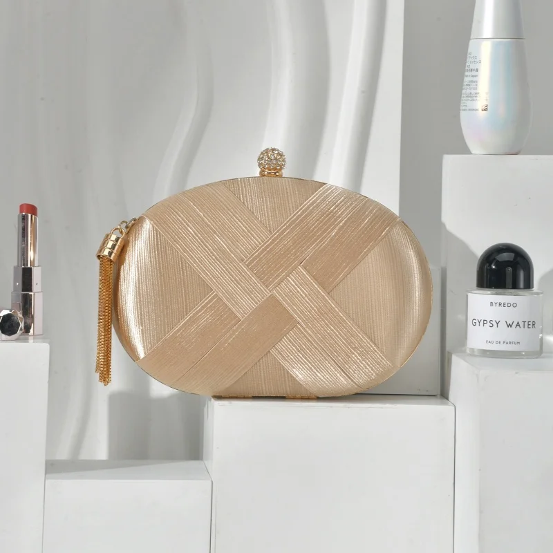 

2026 New Women Silk Evening Bags Shell Shaped Wedding Banquet Purse With Chain Mini Wallets With Tassel 3 Colors Drop Shipping