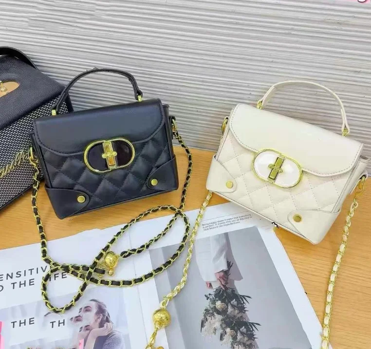 

Luxury massa vitch Handbags Y2K Women Metal Buckle Flap Square Shoulder Bags Ladies Messenger Bags Females Casual Commute Bags