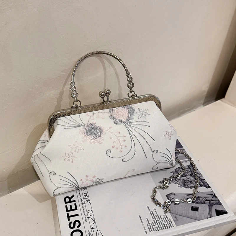 

Elegant Embroidery Shoulder Bag for Women Vintage Floral Pattern Handbag with Metal Chain Strap Fashion Crossbody Purse Gift New