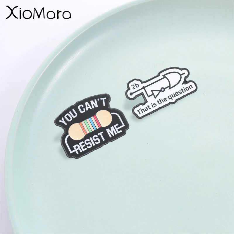 Lustiger Emaille-Pin mit Elektrotechnik-Symbolen, Humorvolles Wortspiel-Design, Modisches Accessoire, Bestes Geschenk für Ingenieurfreunde