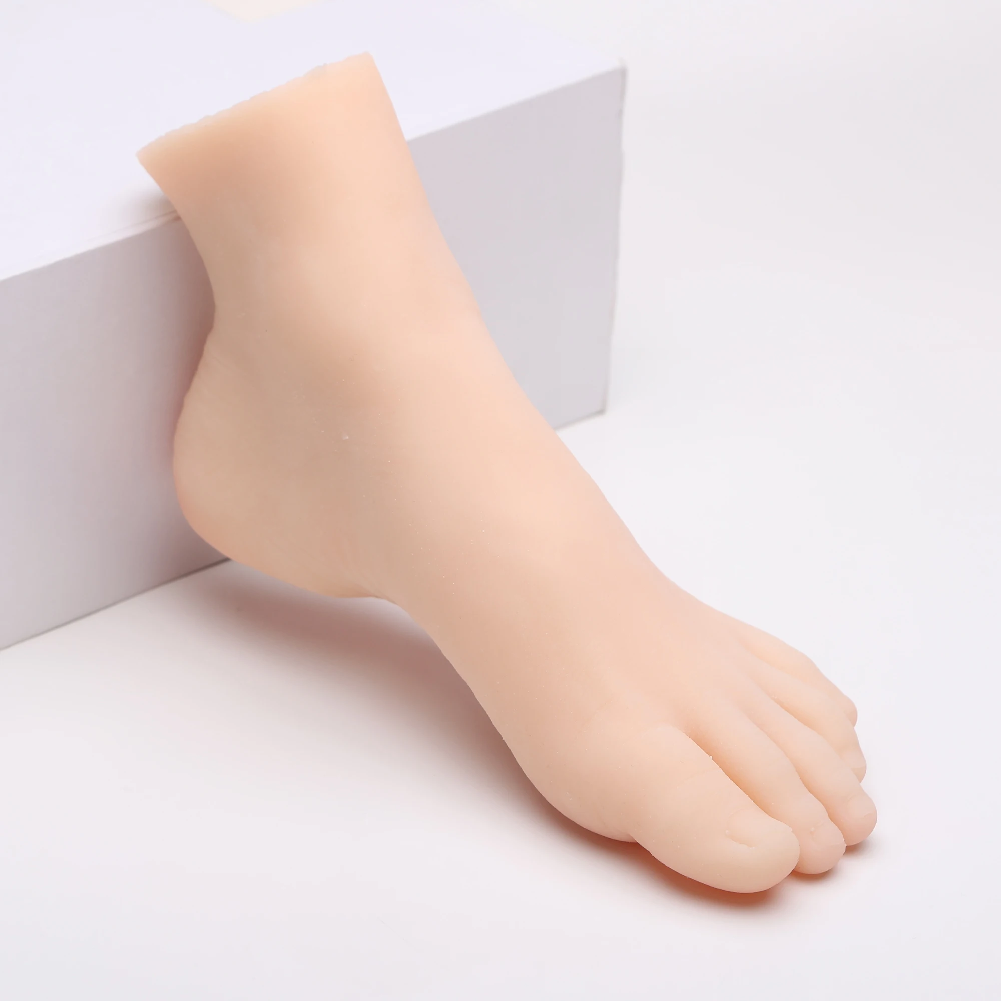 18cm Cute Child Girl\'s Foot Model Lifelike Simulation Fake Nail Practice Feet for Shoes Sock Display Props Stockings TPE H31