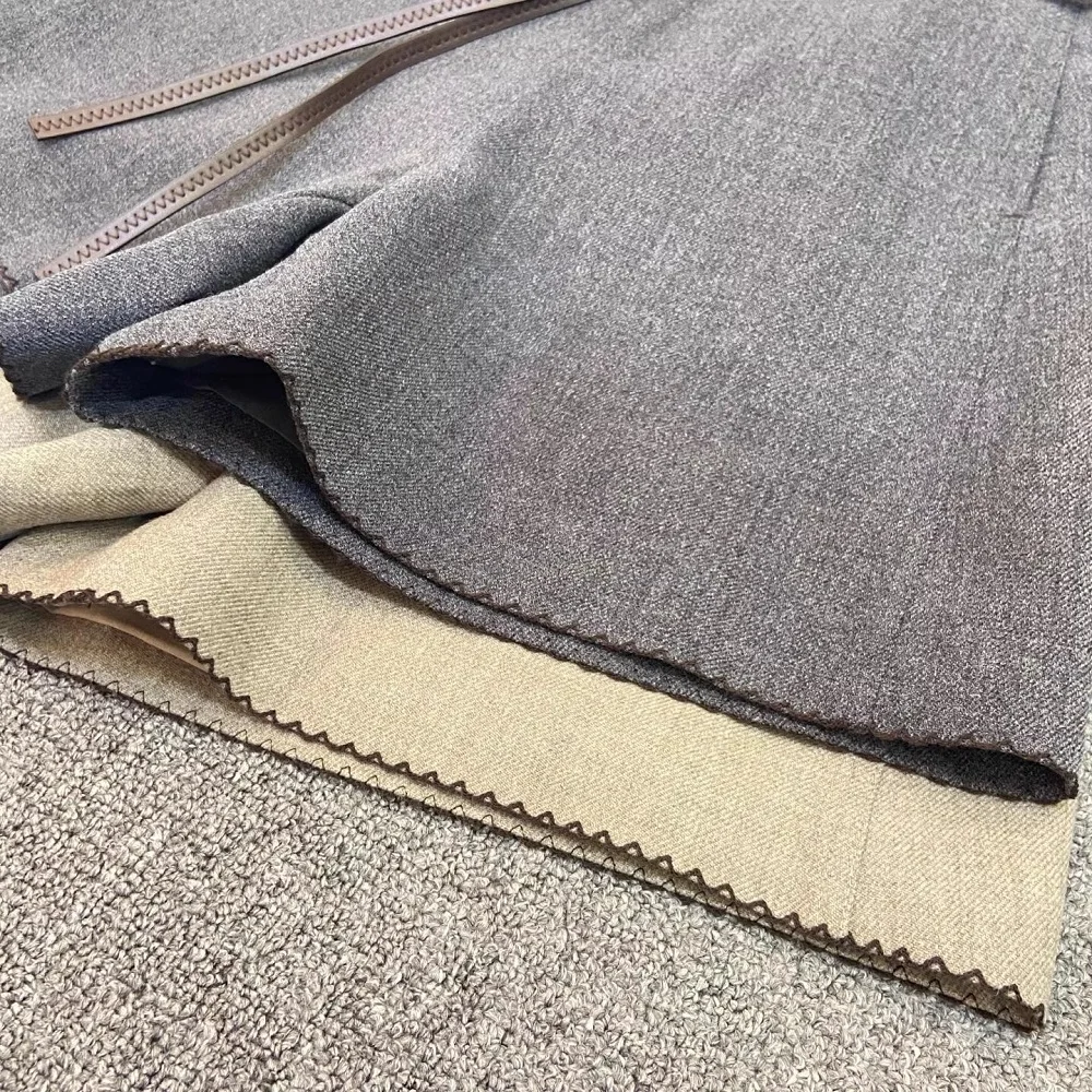 شورت شتوي جديد عالي الجودة 2025 تصميم عصري للنساء حزام مطرز بغرز مرقع عالي الخصر كاكي شورت صوف رمادي داكن #6