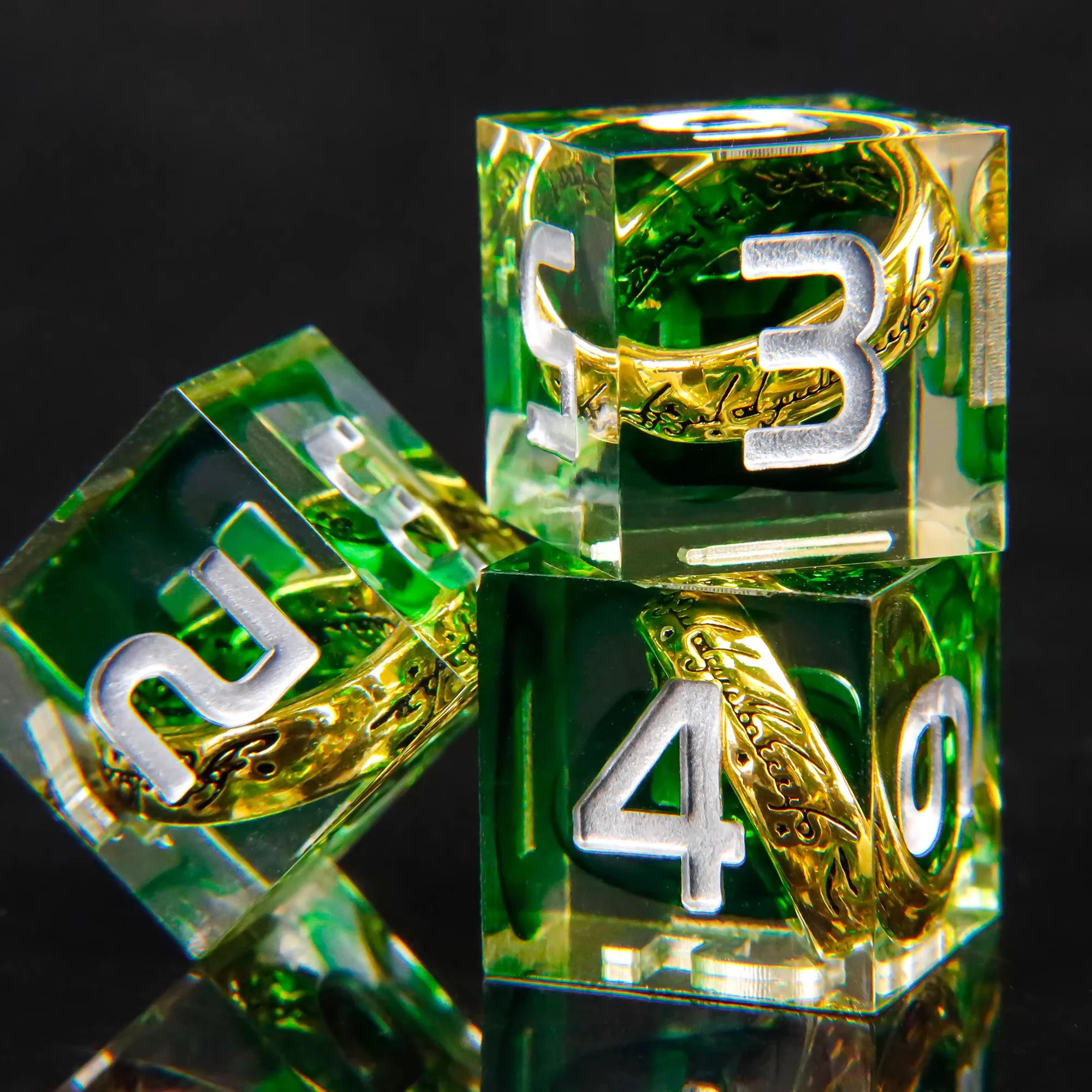 مجموعة نرد DND من Magic Lord Rings، مجموعة نرد D&D حادة من الراتنج مكونة من 7 قطع مع حلقات ذهبية لعبة RPG Dungeons & Dragons Tabletop